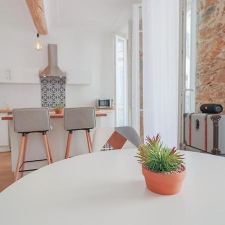Stylish Apartment In The Old Town, With Ac. อองทีบส์ ภายนอก รูปภาพ