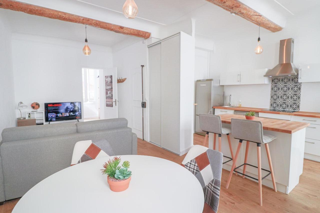 Stylish Apartment In The Old Town, With Ac. อองทีบส์ ภายนอก รูปภาพ