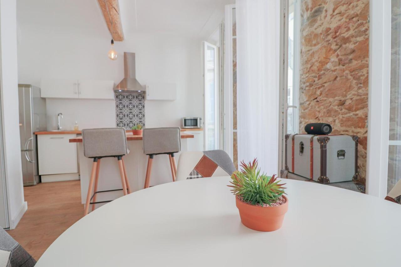 Stylish Apartment In The Old Town, With Ac. อองทีบส์ ภายนอก รูปภาพ
