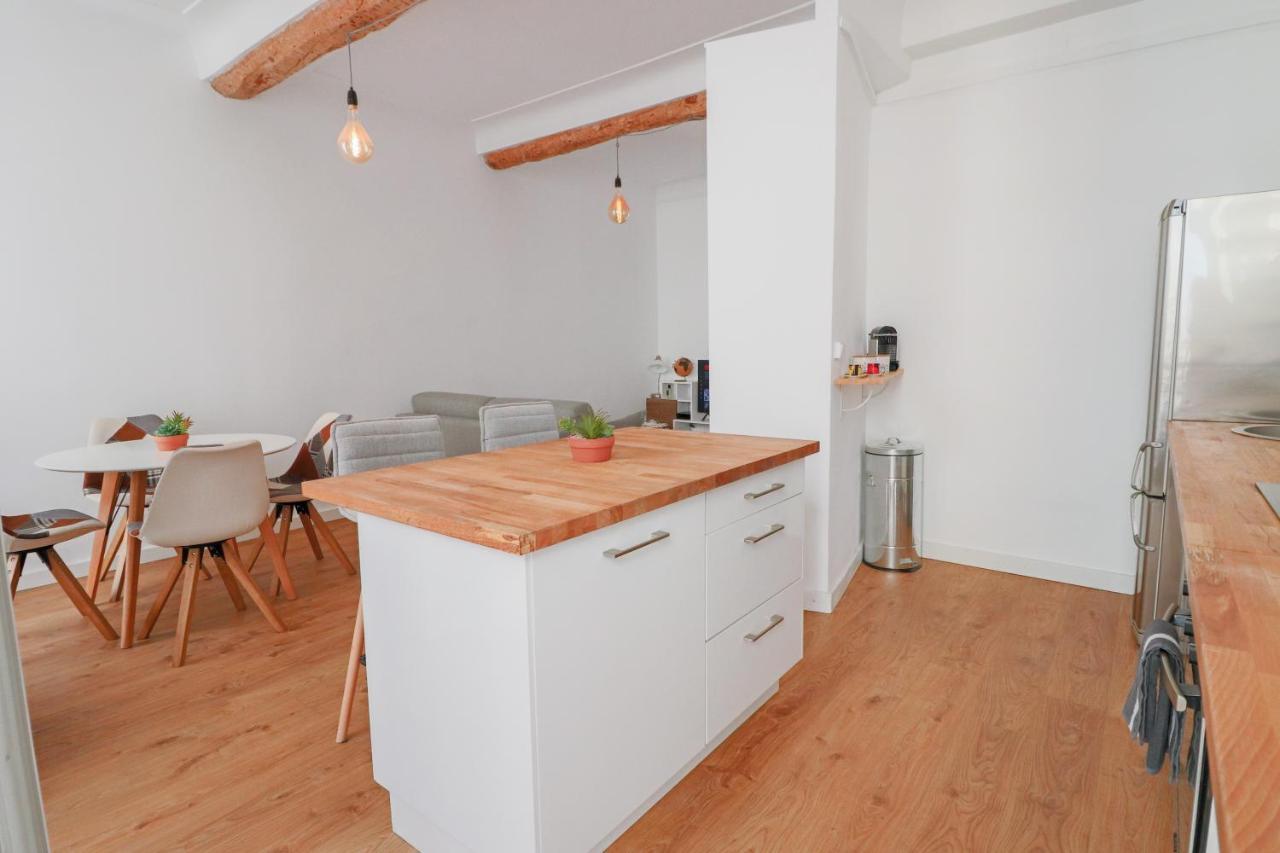 Stylish Apartment In The Old Town, With Ac. อองทีบส์ ภายนอก รูปภาพ